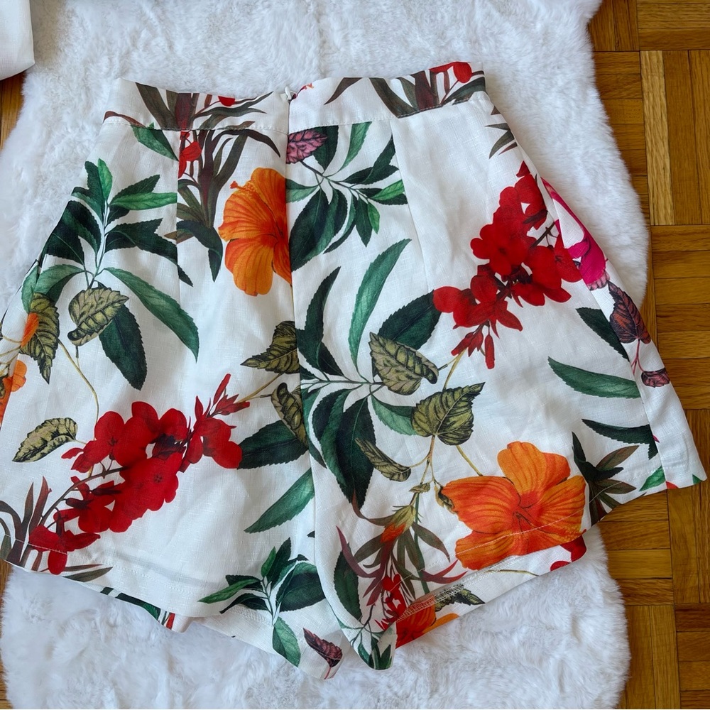 L’ATISTE set  Tropicana White Floral Print blazer and shorts - Picture 8 of 16